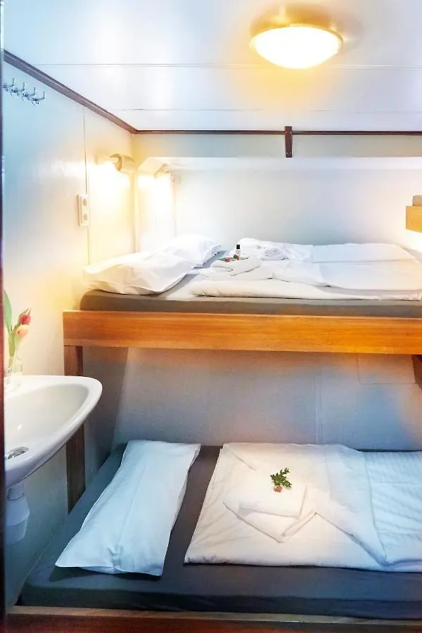 Segelschiff Loth Lorien Hotel Hamburg 3*,