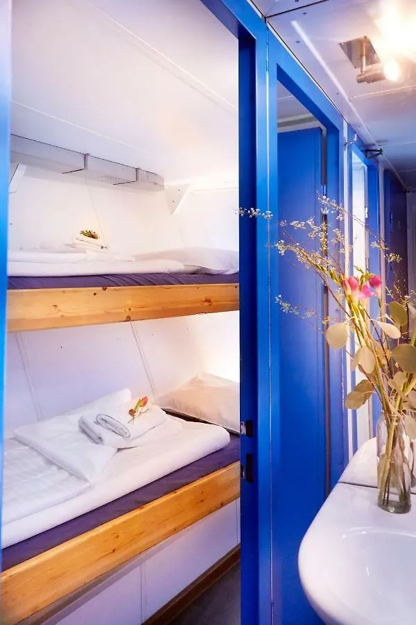 Segelschiff Loth Lorien Hotel Hamburg Botel